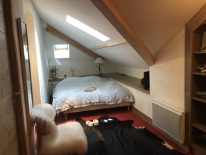 4 quartos, ferros/tábuas de passar roupa, Wi-Fi, roupa de cama