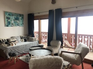 Télévision, jeux vidéo, lecteur de DVD, livres