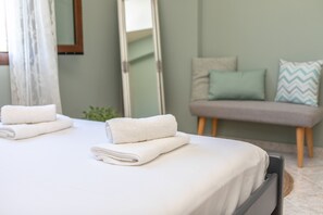 3 bedrooms, desk, iron/ironing board, WiFi