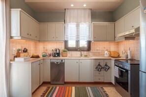 Refrigerador, horno, lavavajillas y cafetera y tetera