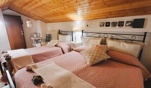 3 slaapkamers, een strijkplank/strijkijzer, wifi, beddengoed