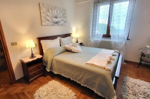 3 chambres, fer et planche à repasser, Wi-Fi, draps fournis