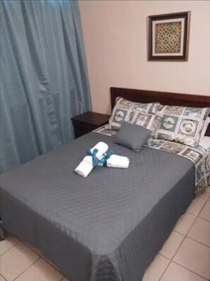 3 bedrooms, iron/ironing board, WiFi, bed sheets