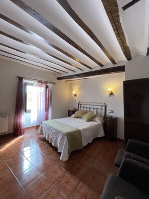 4 bedrooms, WiFi, bed sheets, wheelchair access