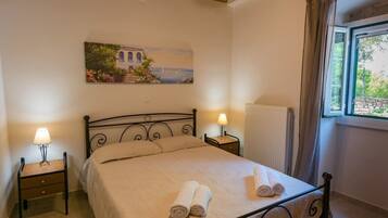 3 chambres, coffres-forts dans les chambres, bureau