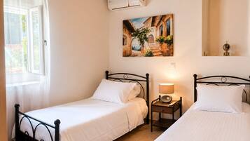3 bedrooms, in-room safe, desk, soundproofing