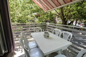 Outdoor dining - Delightful apartment very close to the sea and the center (Milano Marittima)