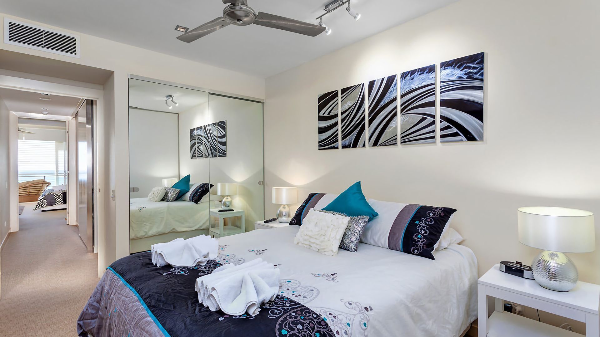 Dee's Retreat - Rainbow Beach. Five Star Luxury Accommodation. Pool. Stunning Views. — image 14
