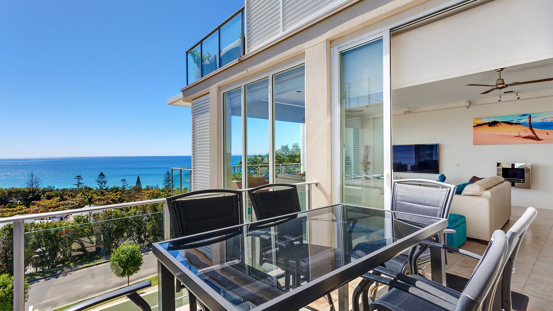 Dee's Retreat - Rainbow Beach. Five Star Luxury Accommodation. Pool. Stunning Views. — image 23