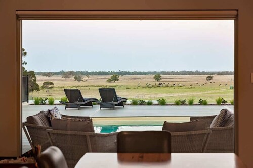 Oasis—Tranquil Getaway with Pool & Scenic Outlooks
