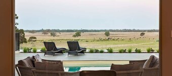 Oasis Tranquil Getaway with Pool and Scenic Outlooks