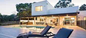 Oasis Tranquil Getaway with Pool and Scenic Outlooks