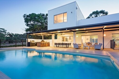 Oasis—Tranquil Getaway with Pool & Scenic Outlooks