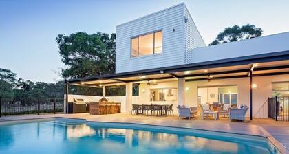 Oasis—Tranquil Getaway with Pool & Scenic Outlooks