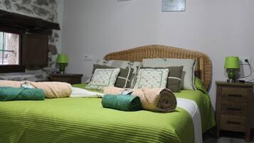 5 dormitorios, tabla de planchar con plancha, ropa de cama