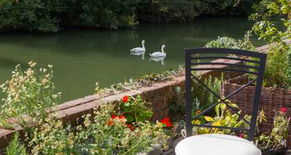 Luxury Studio in a crenellated tower in the historic centre of Oxford