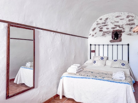 2 bedrooms, iron/ironing board, travel crib, free WiFi. Cortijo rural bacares 3