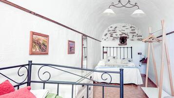 2 slaapkamers, een strijkplank/strijkijzer, reisbedje, gratis wifi