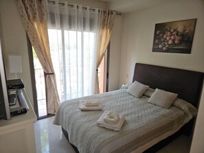 2 slaapkamers, een strijkplank/strijkijzer, reisbedje, gratis wifi