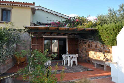 Appartement au rez-de-chaussée, véranda avec barbecue, jardin, court de tennis