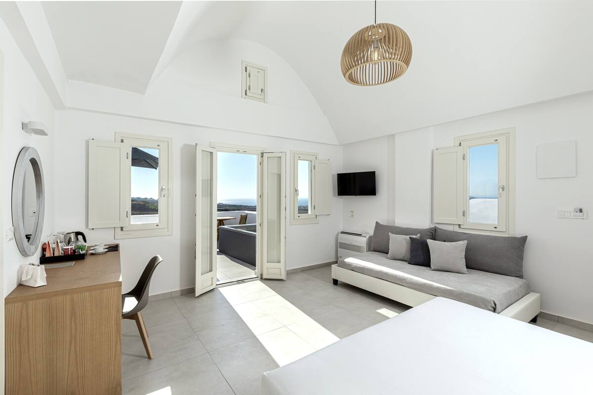 panoramic suite, hot tub (outdoor) | 1 bedroom, minibar, in-room safe, desk