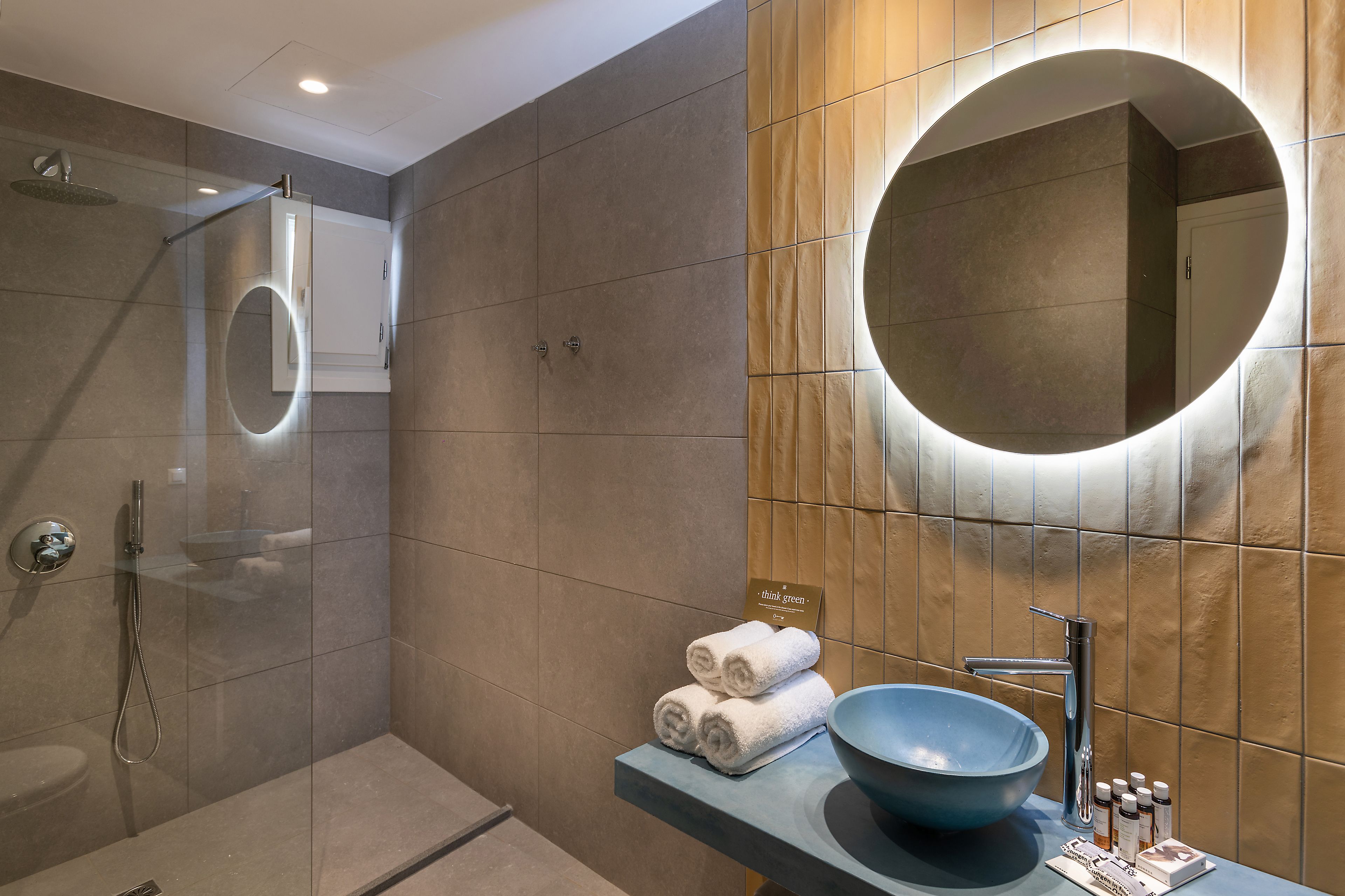 double room, sea view (sunset) | bathroom | shower, free toiletries, hair dryer, bathrobes