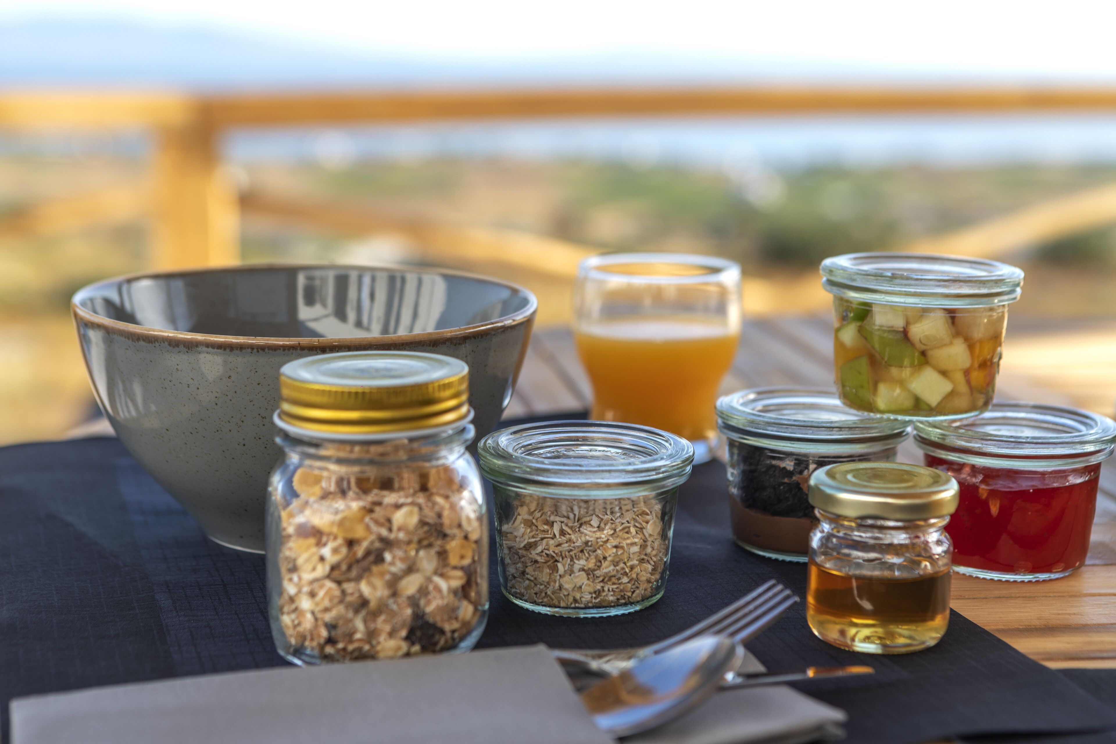 free daily breakfast