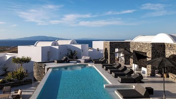 Suite (Aqua Pool) | Minibar, in-room safe, desk, laptop workspace