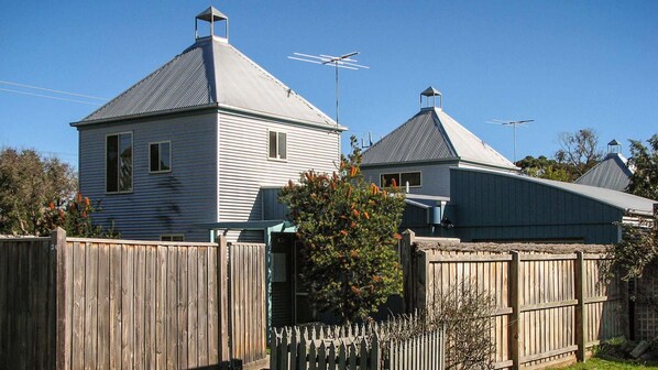 Exterior - Ebbtide - sleeps up to 5 (Cowes)