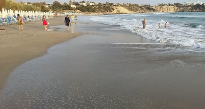 Atemberaubender Meerblick, großer Pool, Balkon, WLAN, Live-TV