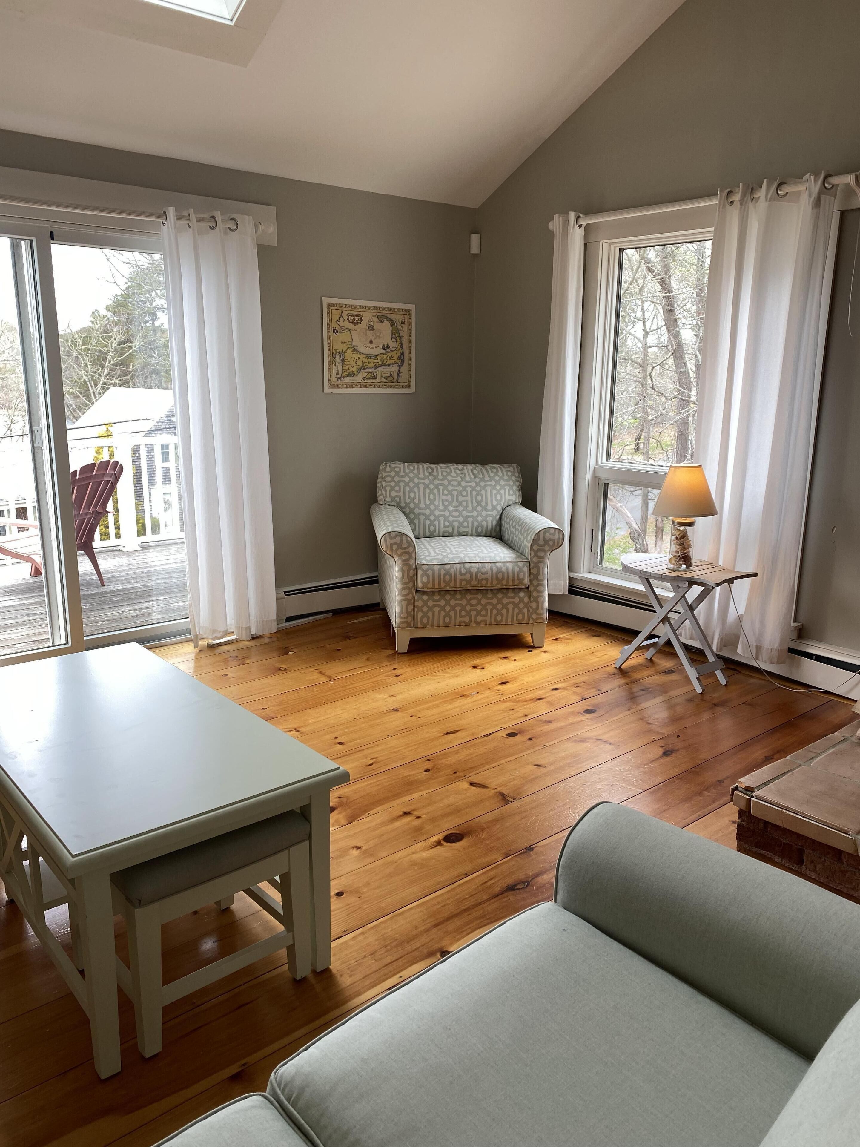 Pet Friendly 4BR Home with Hot Tub and Pond