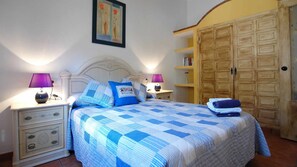2 bedrooms, in-room safe, iron/ironing board, free WiFi