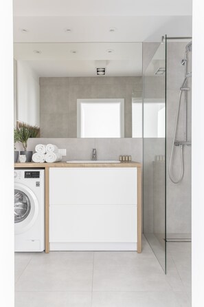 Shower, free toiletries, hair dryer, towels