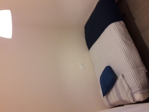 3 habitaciones, tabla de planchar con plancha y acceso a internet