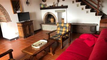 Smart-TV, Kamin, Bücher