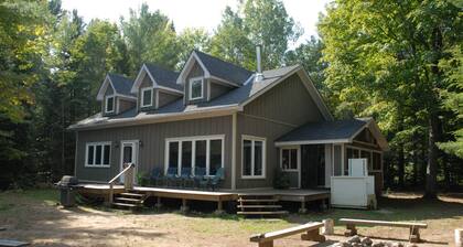 Muskoka Mökki, jossa on hiekkaranta