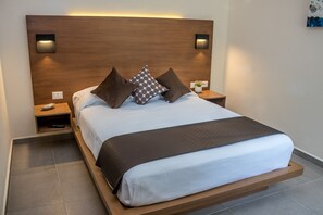 1 bedroom, iron/ironing board, internet, bed sheets - Modern room in downtown Cancun (Cancun, Q.Roo)