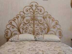2 bedrooms, desk, iron/ironing board, travel crib