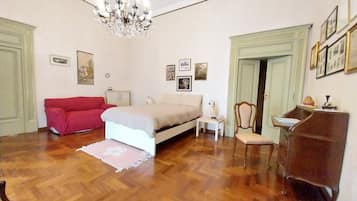 2 bedrooms, desk, iron/ironing board, travel crib