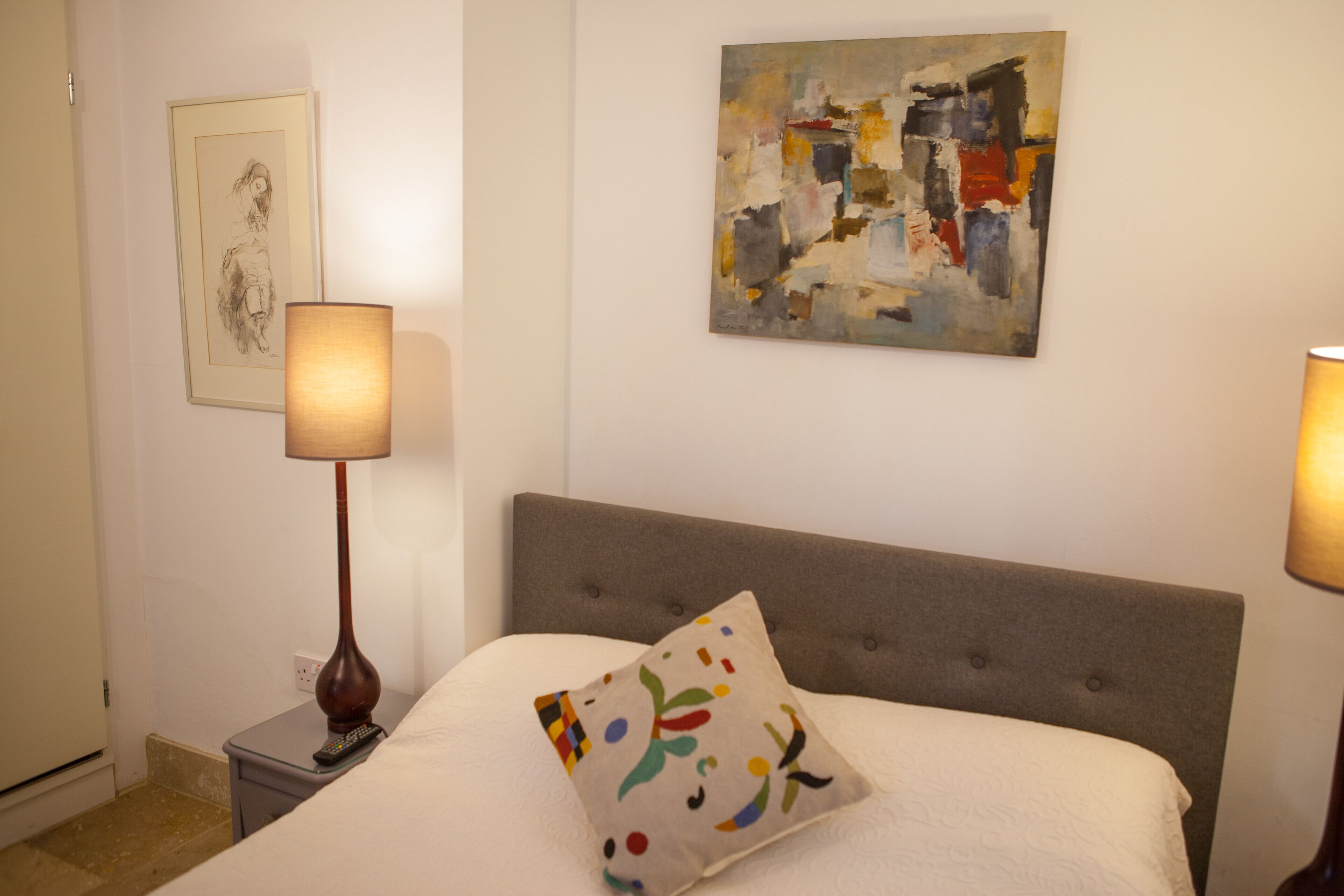 Iron/ironing board, free WiFi, bed sheets