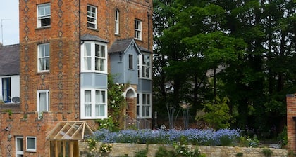 Luxury apartment on an island in the River Thames in Oxford’s historic centre