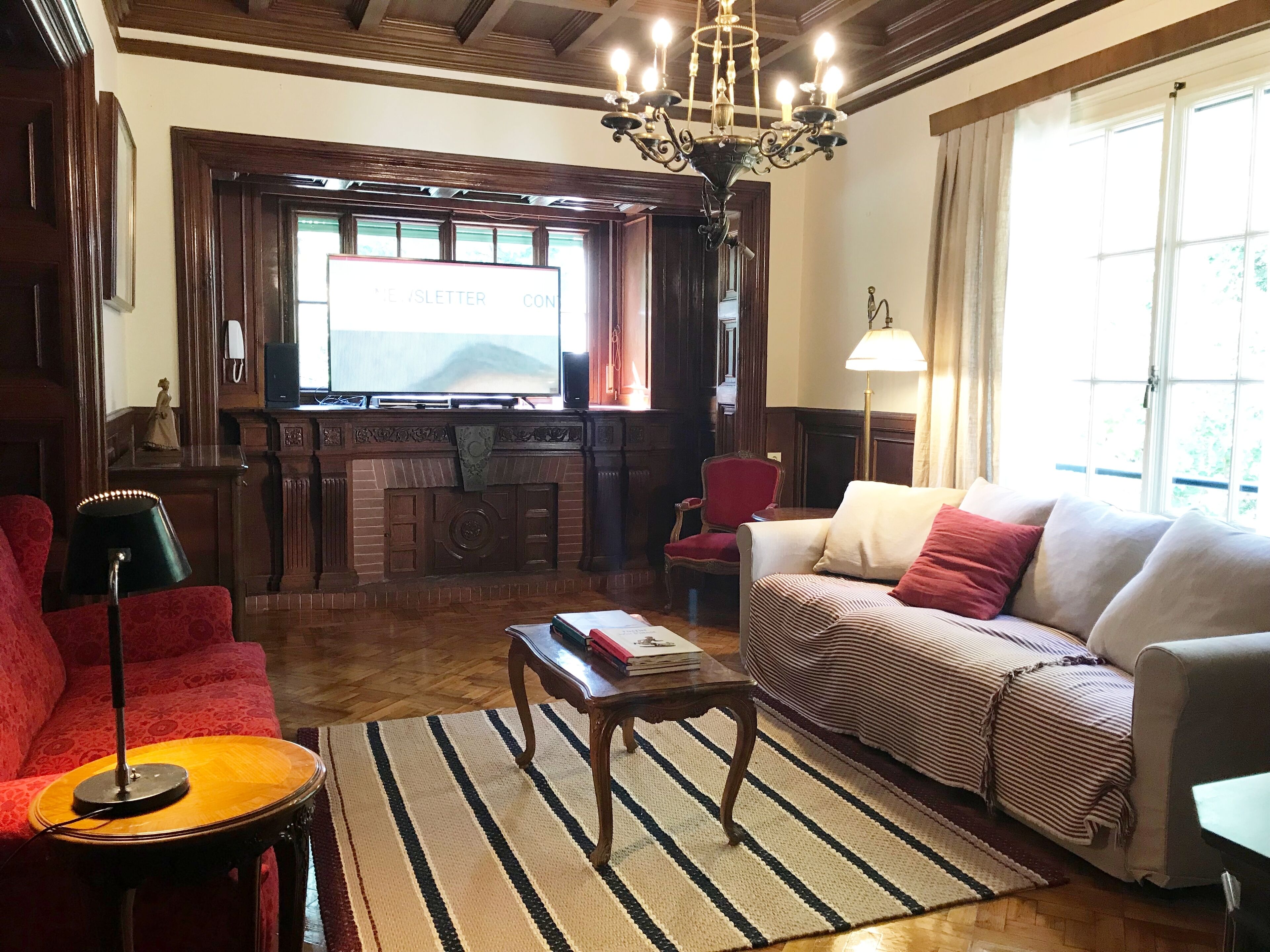 Spectacular landscaped "Chateau" type house in the center of Olot