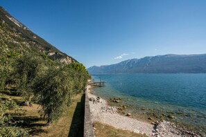 In Strandnähe, Liegestühle, Strandtücher