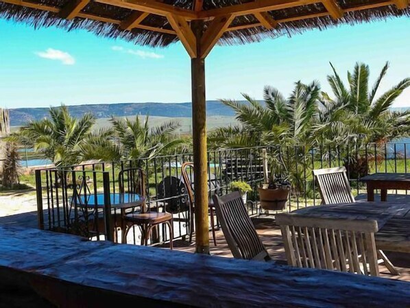 تناول الطعام بالخارج