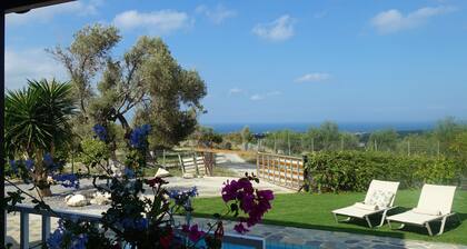Villa Anna, 4-Personen-Villa mit unvergesslichem Blick auf das Meer, die Berge und Dörfer