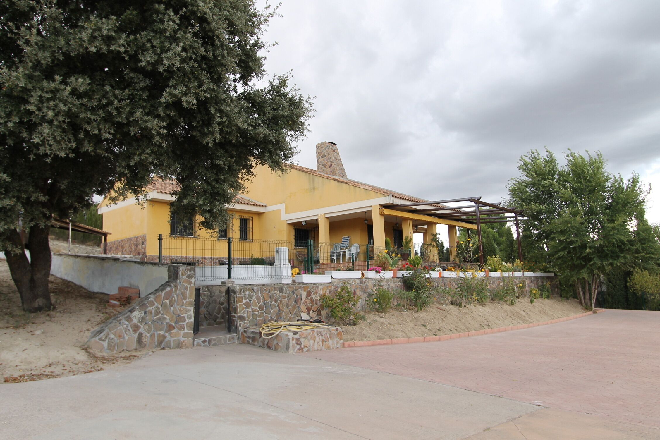 Finca Casa Rural Victoria near Madrid and Warner Park. Max Capacity 24