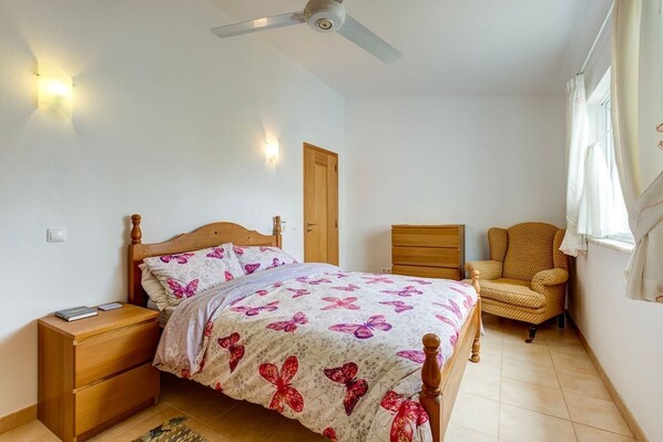 3 dormitorios, tabla de planchar con plancha, wifi gratis y ropa de cama