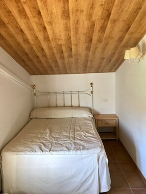 3 bedrooms, free WiFi - Rural House located in Las Huertas del Río, Archidona - Málaga (Archidona)