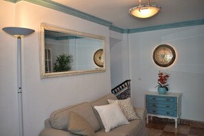 TV - Berrincha house in the heart of Cómpeta with beautiful terrace for 4 people (Cómpeta)