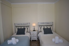 2 bedrooms, iron/ironing board, free WiFi, bed sheets - Berrincha house in the heart of Cómpeta with beautiful terrace for 4 people (Cómpeta)